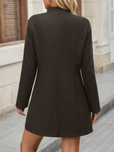 Manteau élégant à col droit et boutons classiques