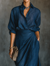 Élégance en mouvement – Ensemble blouse et jupe en satin