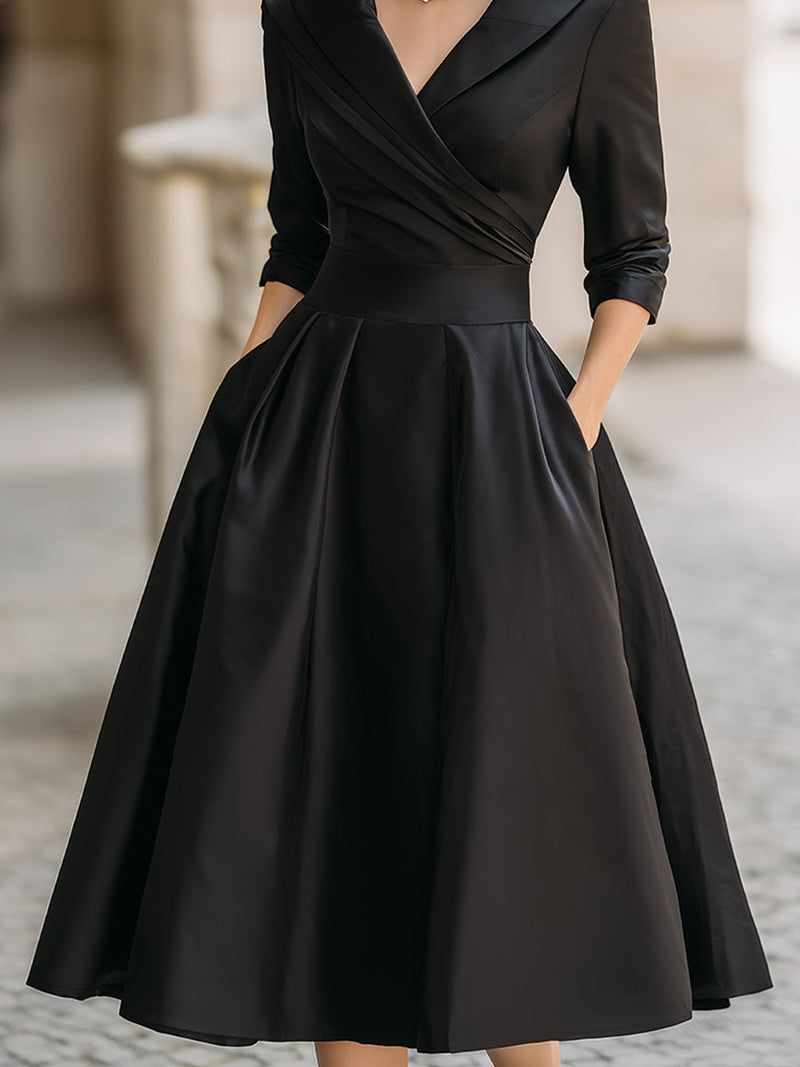 Robe midi en satin de luxe d’inspiration vintage avec col châle