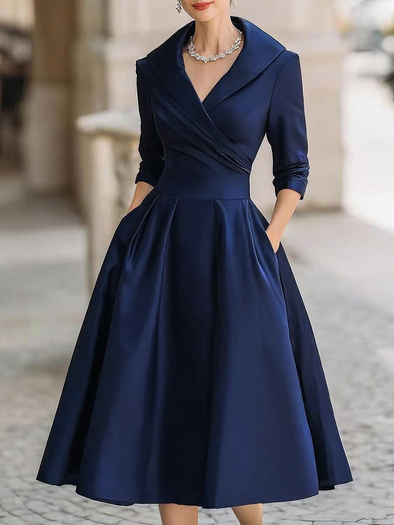 Robe midi en satin de luxe d’inspiration vintage avec col châle