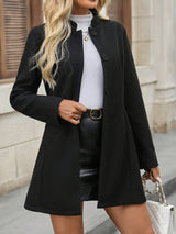 Manteau élégant à col droit et boutons classiques