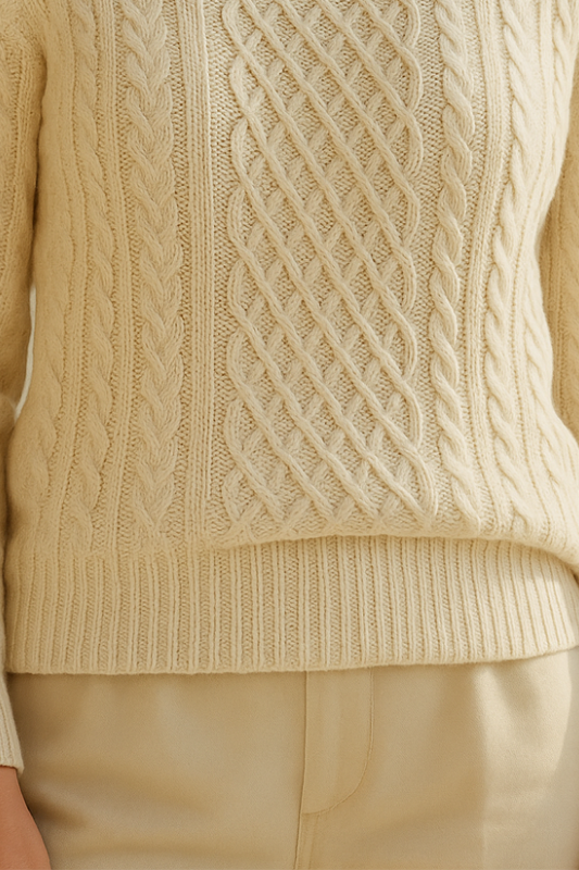 Pull torsadé à col roulé en maille douce