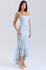 Profil robe maxi AURÉLIA bleue avec silhouette romantique et élégante