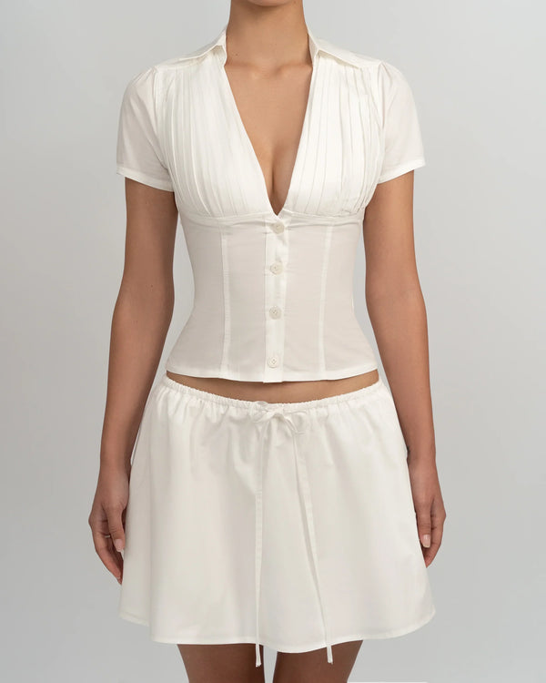  Ensemble blanc femme avec top décolleté et jupe fluide, vue rapprochée
