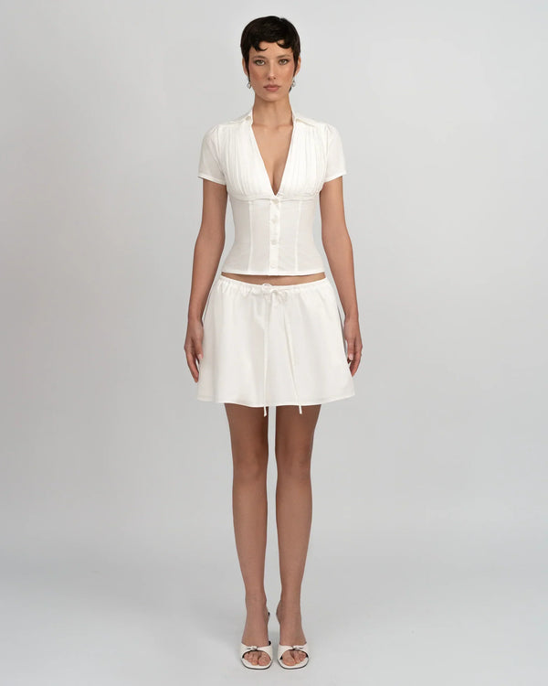  Ensemble blanc femme composé d’un top à col plongeant et jupe courte