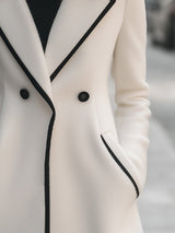 Manteau Blanc Chic à Double Boutonnage avec Liseré Noir