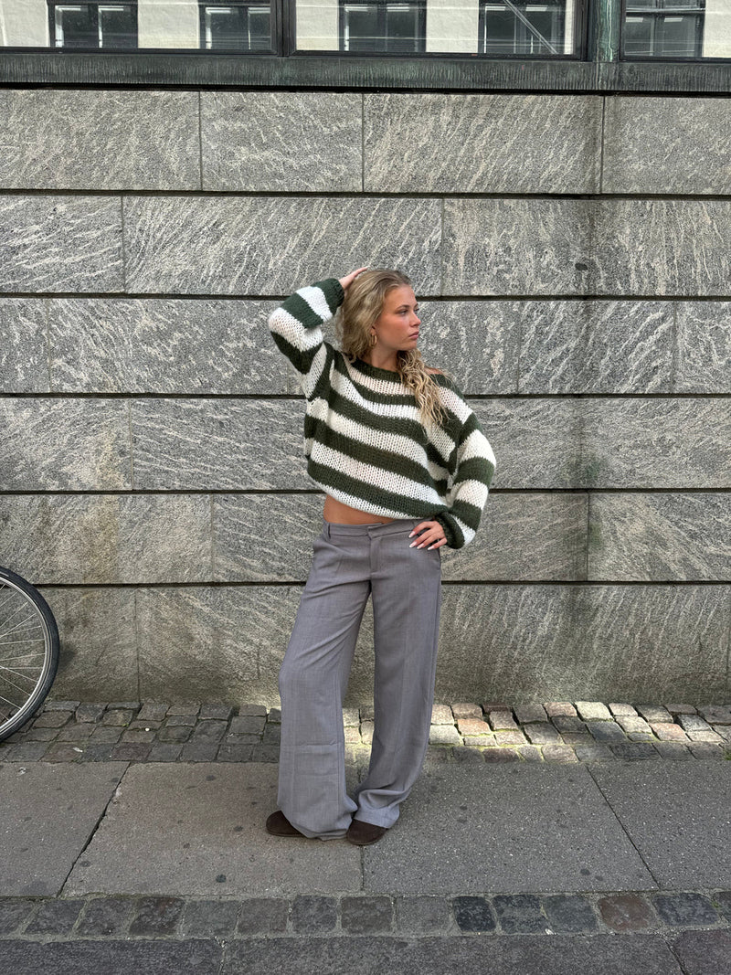 Pull oversize femme rayé vert foncé et blanc en tricot épais