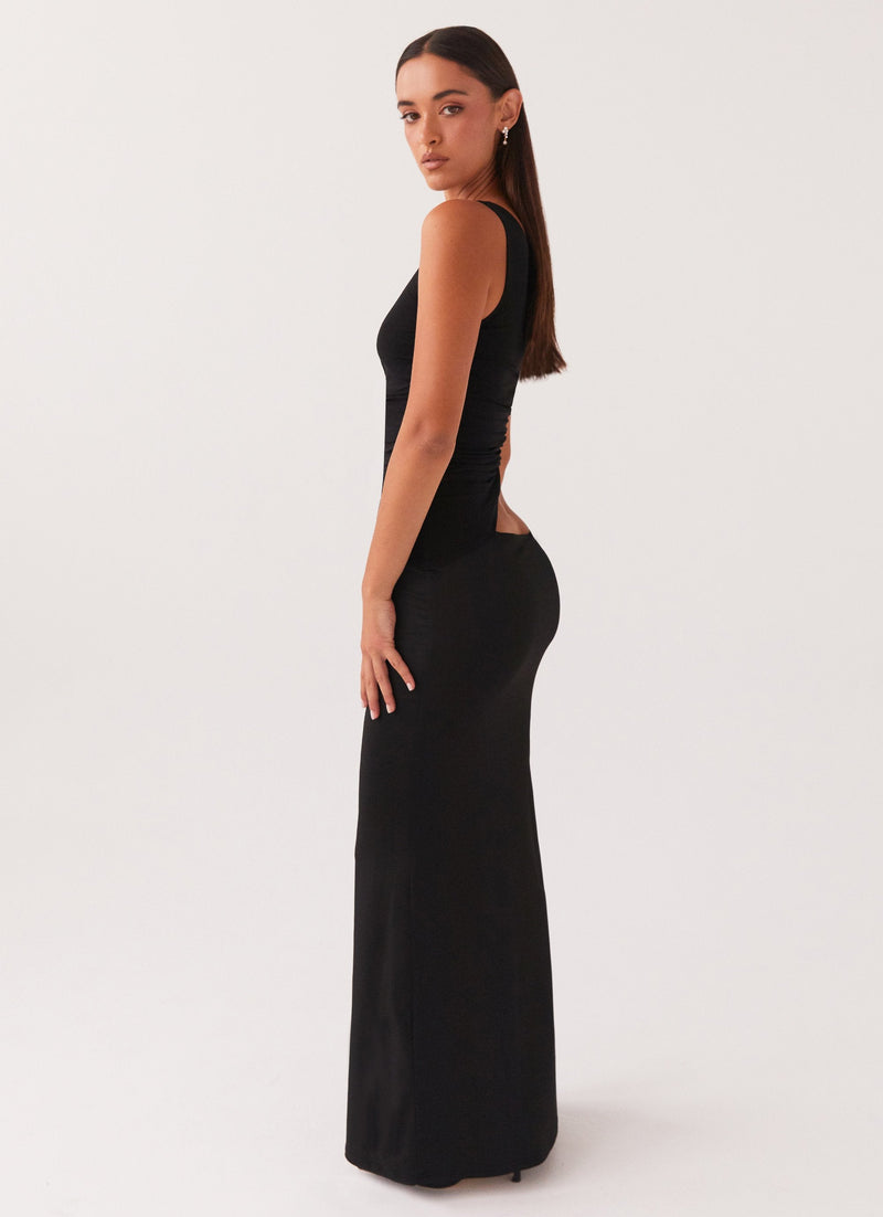 Robe noire à une épaule vue de profil, coupe fluide
