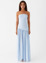 Vue de profil de la robe bustier bleu céleste pour soirée chic