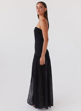 Robe bustier noire fluide avec fente et coupe cintrée