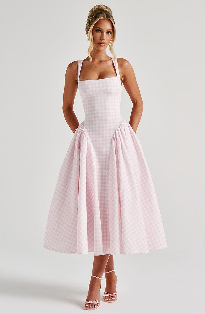 Vue arrière du laçage ajustable sur la robe midi vichy rose