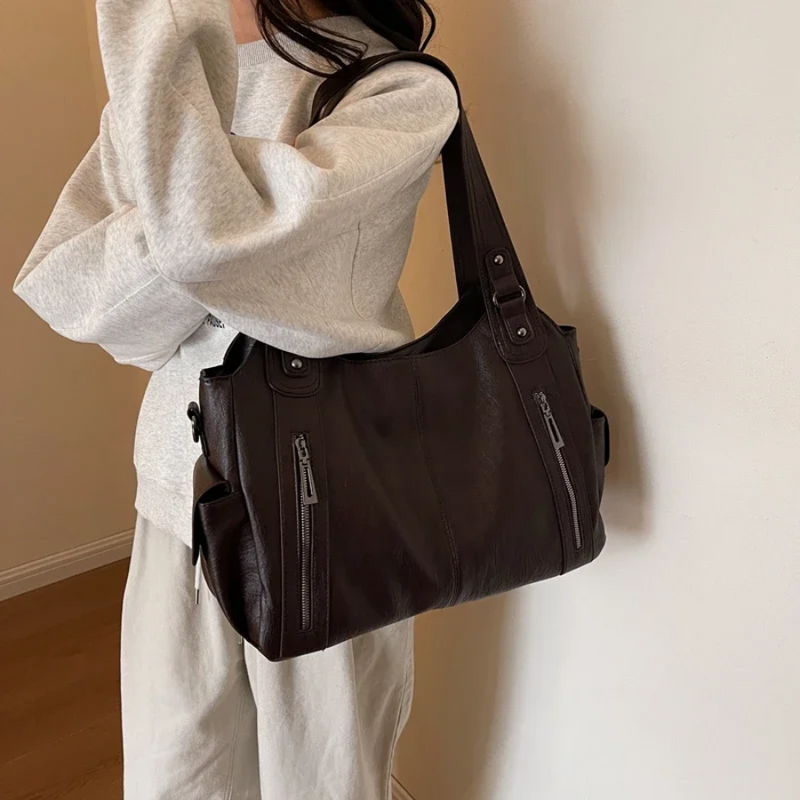 Sacs AUDREY en marron et café côte à côte, comparaison couleurs