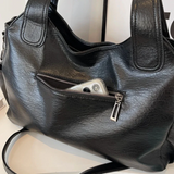 Vue de dessus du sac noir AUDREY, intérieur spacieux visible