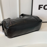  Compartiment ordinateur visible dans sac noir femme