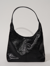Vue frontale sac à main noir en simili cuir souple