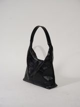 Sac noir LÉA légèrement plié, forme naturelle